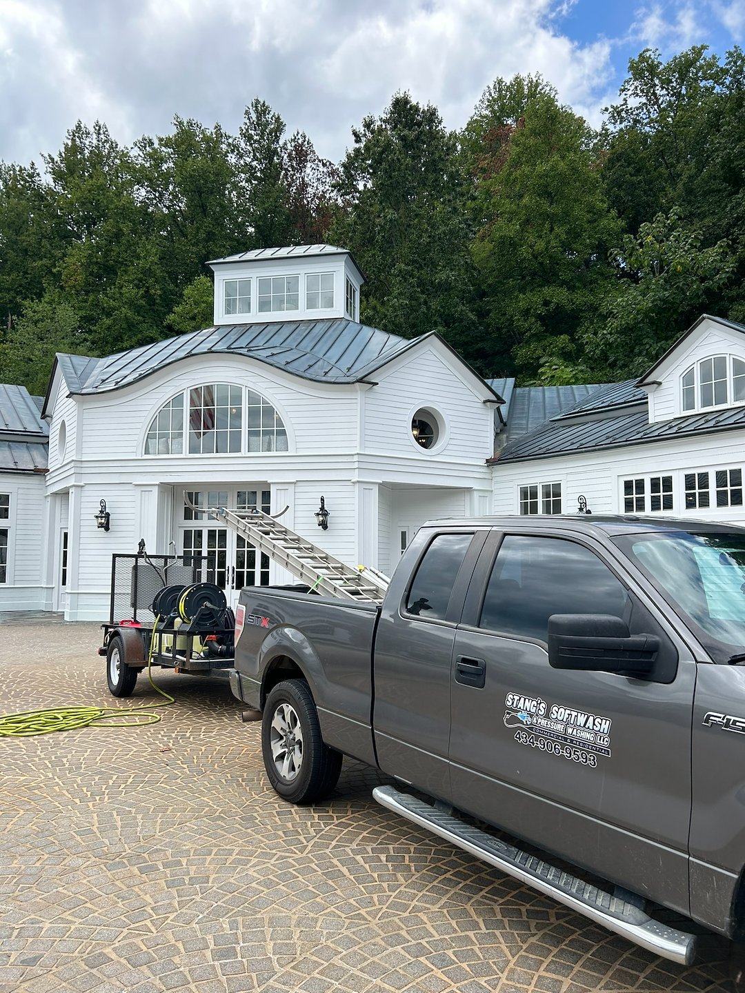 Top Notch Commercial Pressure Washing in Charlottesville, VA